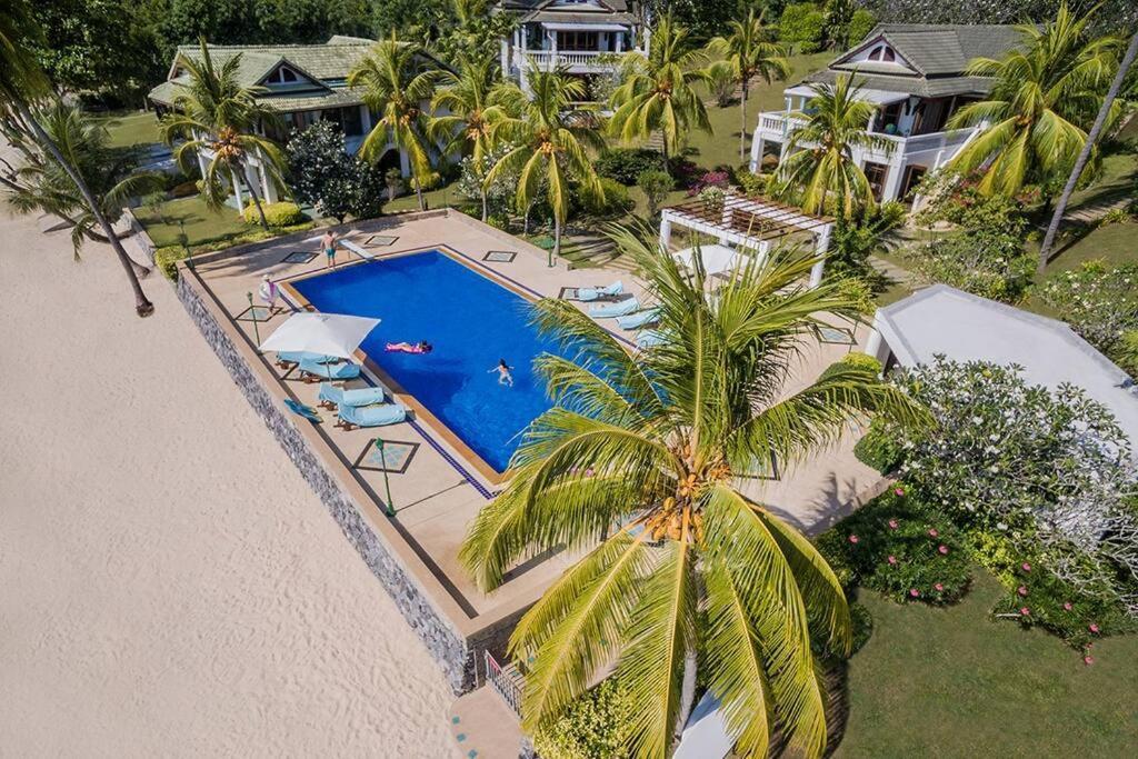 Villa Nirvana - Beachfront Tropical Chic 4br Haven In Cape Panwa, Phuket