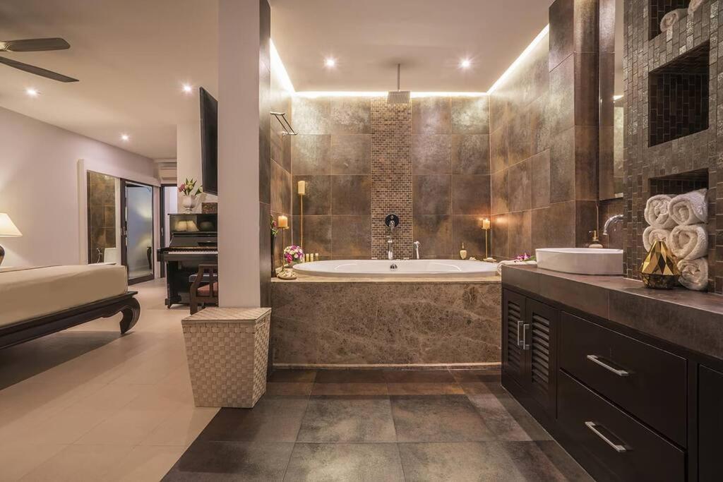 Nirvana - Beachfront Tropical Chic 4br Haven In Cape Panwa, Phuket Ban Ao Makham