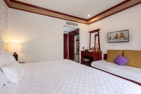 Hotel The 3*