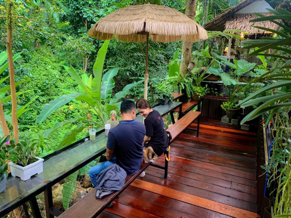 Nua Tone & Cafe Bang Tao Beach (Phuket)