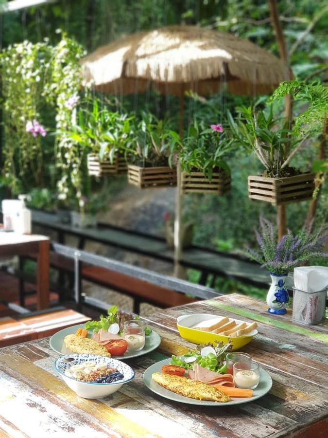 Nua Tone & Cafe * Bang Tao Beach (Phuket)