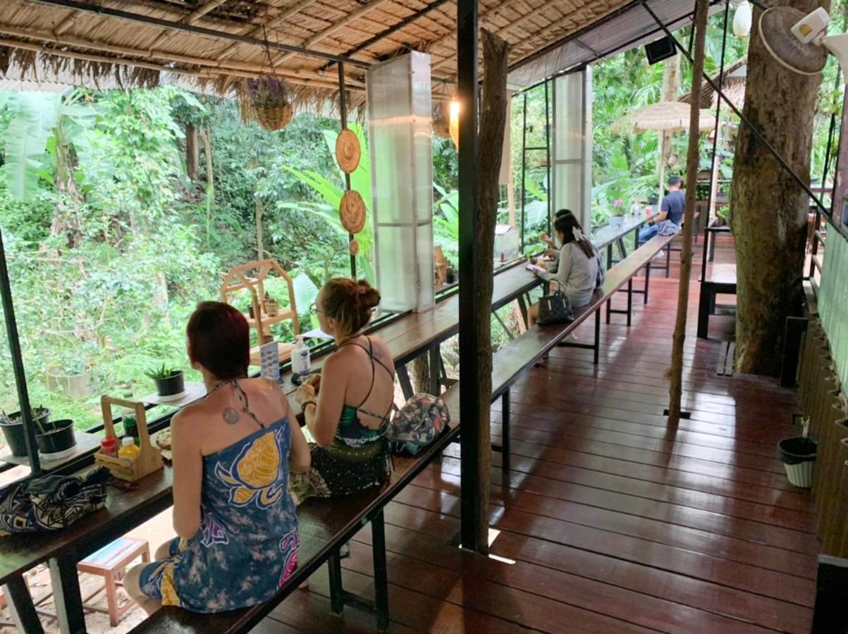 Nua Tone & Cafe Bang Tao Beach (Phuket)
