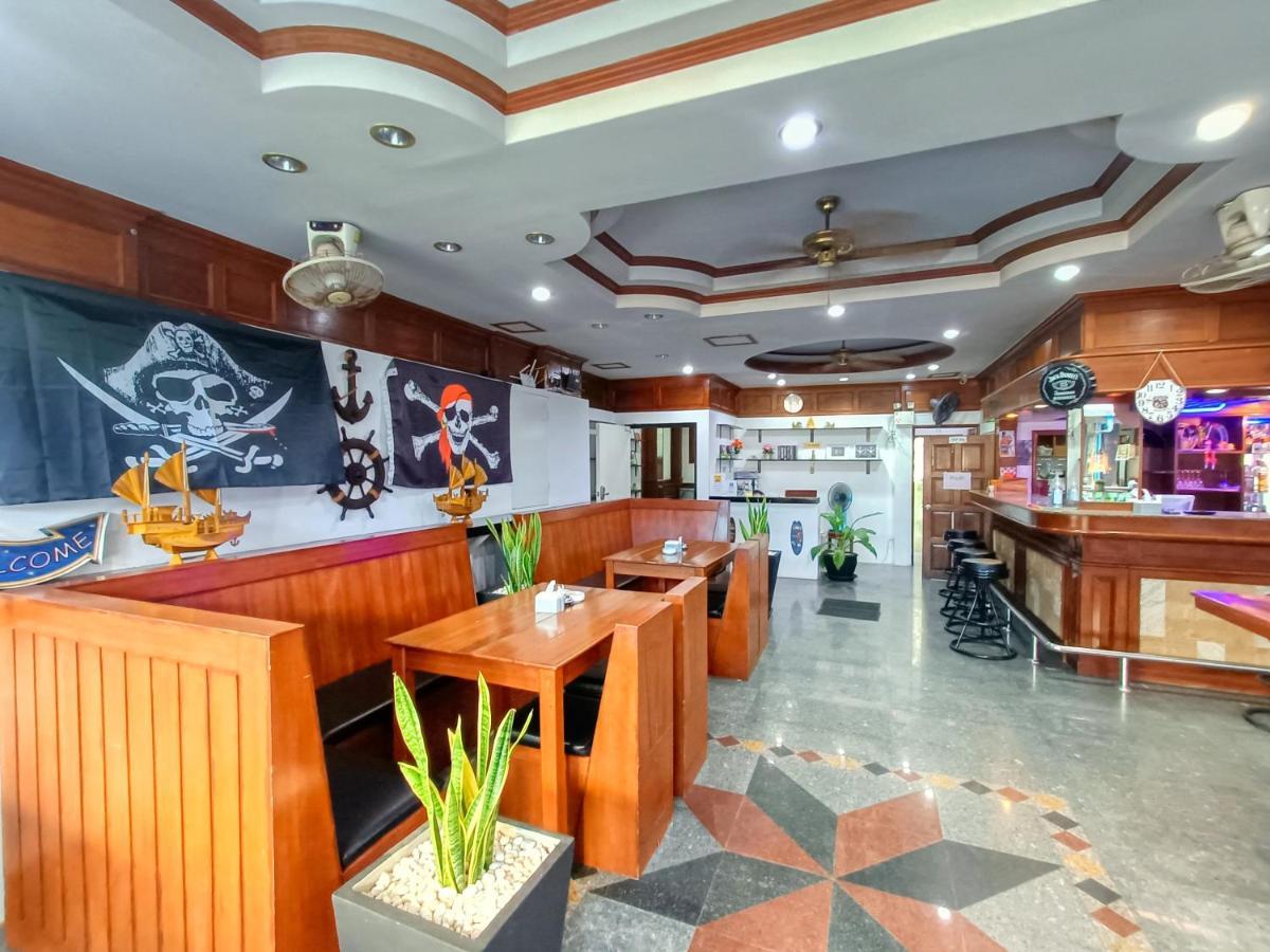 Hotel Black Pearl Patong Beachfront 3*