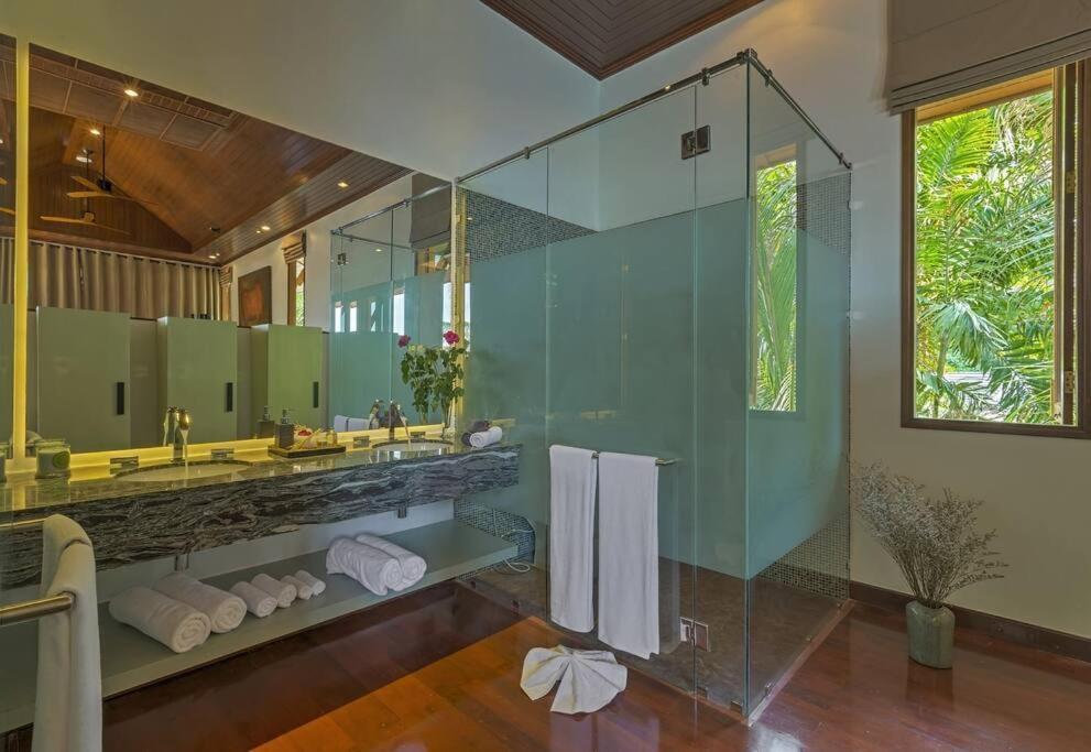Villa Sunyata - Phuket Oceanfront 8-bedroom Luxury - 5-minute Walk To Kata Beach (Phuket)