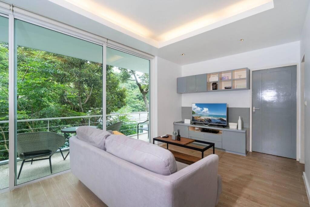 The Tree Seaview And Quiet Surrounded By Trees 75smetre Apartment Kamala Beach