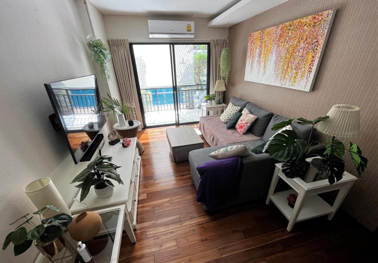 Direct Pool Access At The Title By Lofty Apartment *