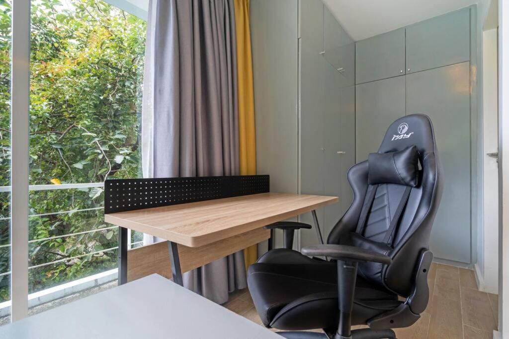 The Tree Seaview And Quiet Surrounded By Trees 75smetre Apartment Kamala Beach