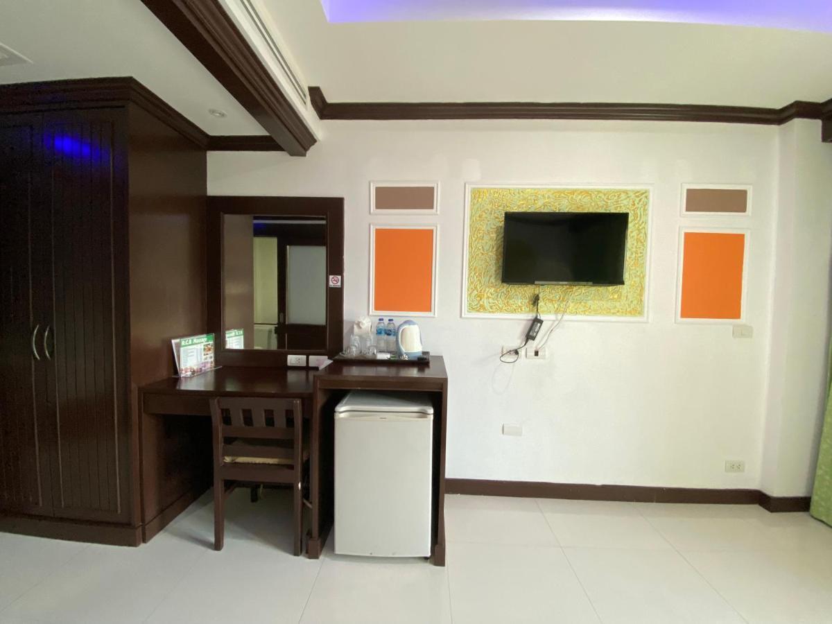 Hotel 77 & 3*