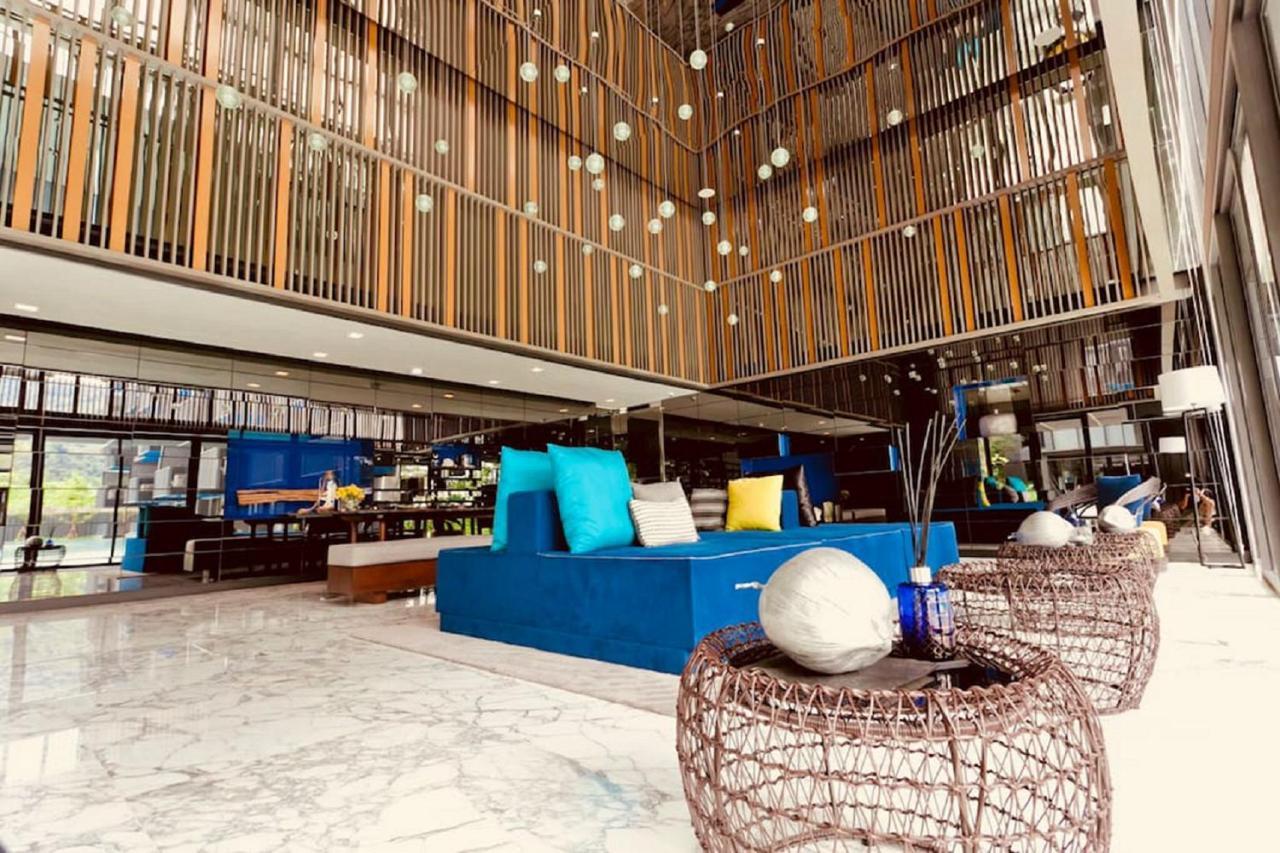 Aparthotel The Deck 5 Star 巴东the Deck无边际海景泳池酒店 *