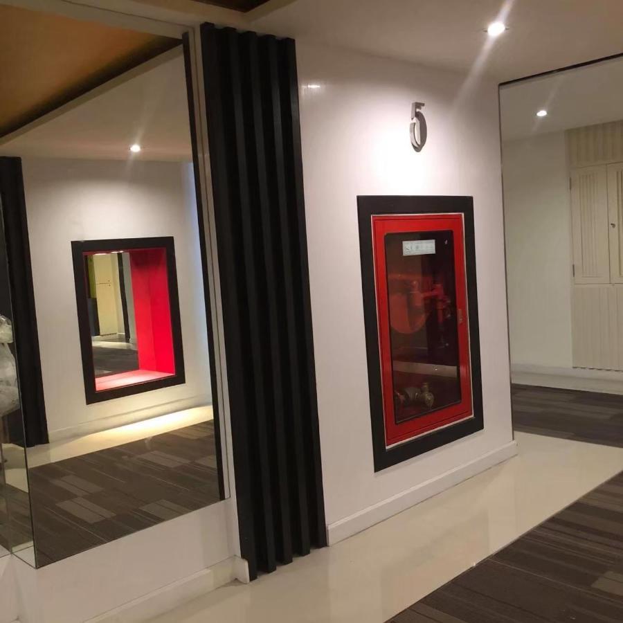 The By Glitter House Aparthotel