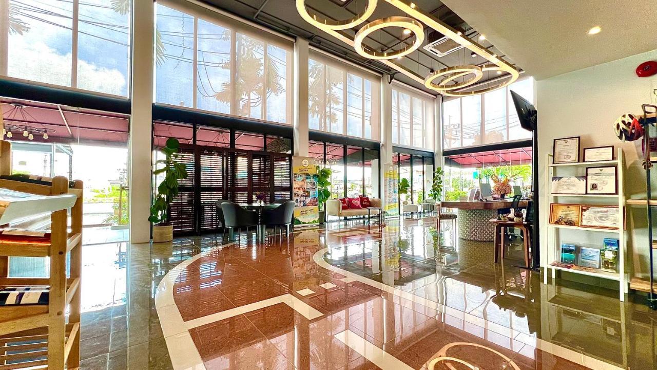 Hotel Tour De Phuket - Sha 4*