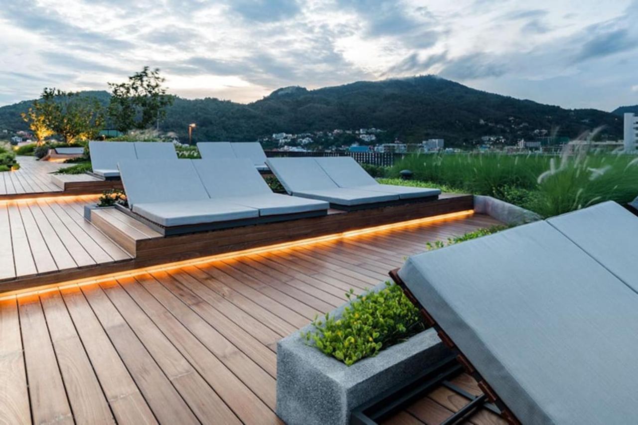 Aparthotel The Deck 5 Star 巴东the Deck无边际海景泳池酒店 *