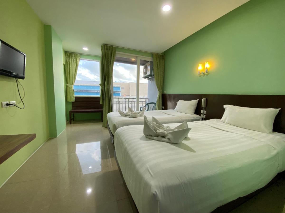 Hotel 77 & 3*