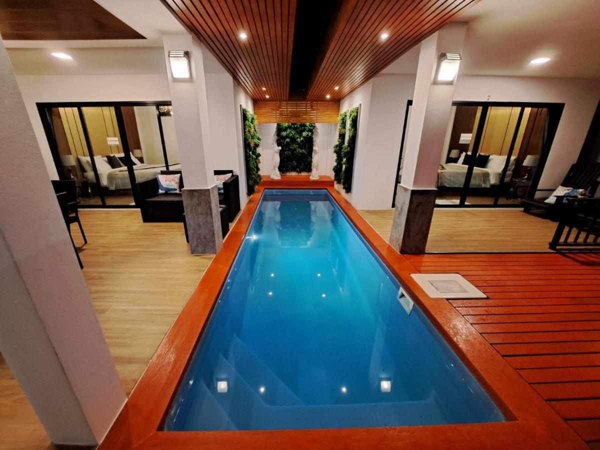 The Chic Pool * Nai Yang