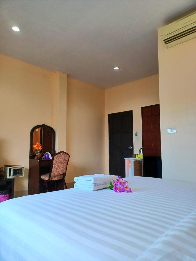 Happy Holidays Hotel 3*