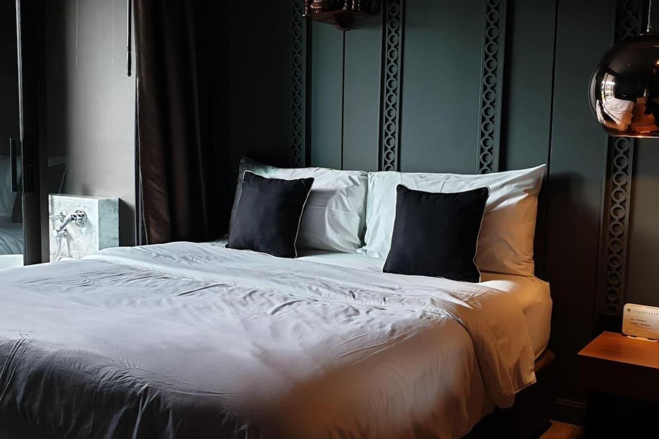 Apartment Luxury King Bed With Pool View And Sauna *