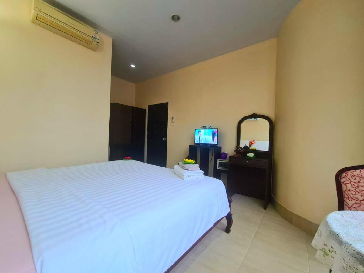 Hotel Happy Holidays