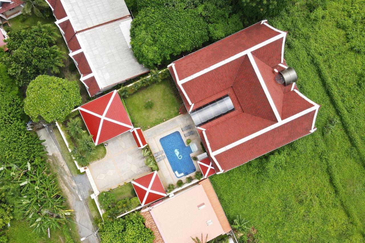 Villa Beautiful 5br Felicity, Pool & Garden, Near Naiharn Rawai
