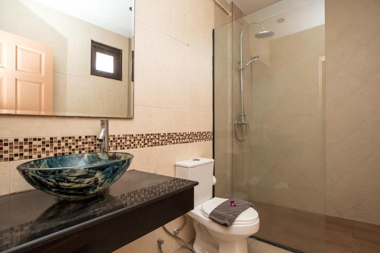 Beautiful 5br Felicity, Pool & Garden, Near Naiharn Villa