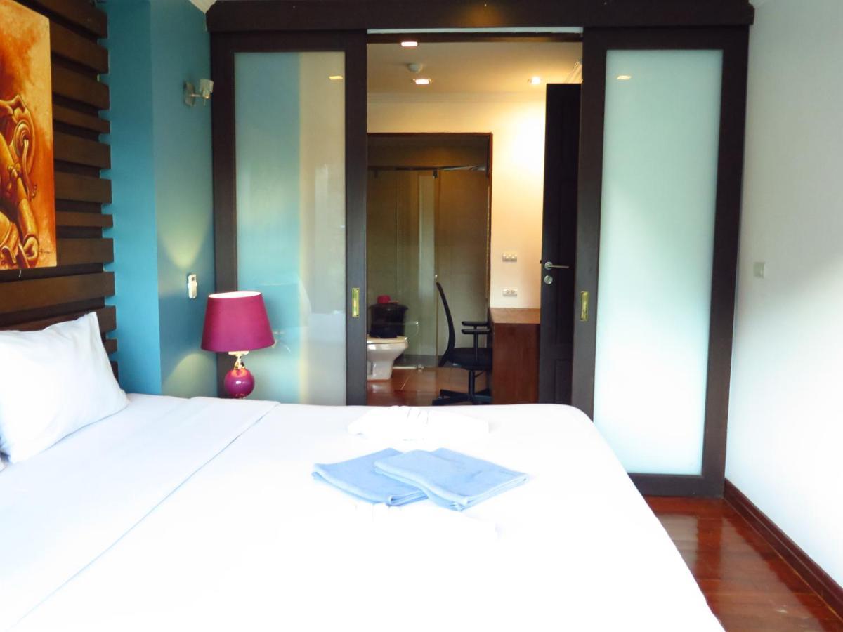 639 2 Bedroom Contemporary Teak Wood *