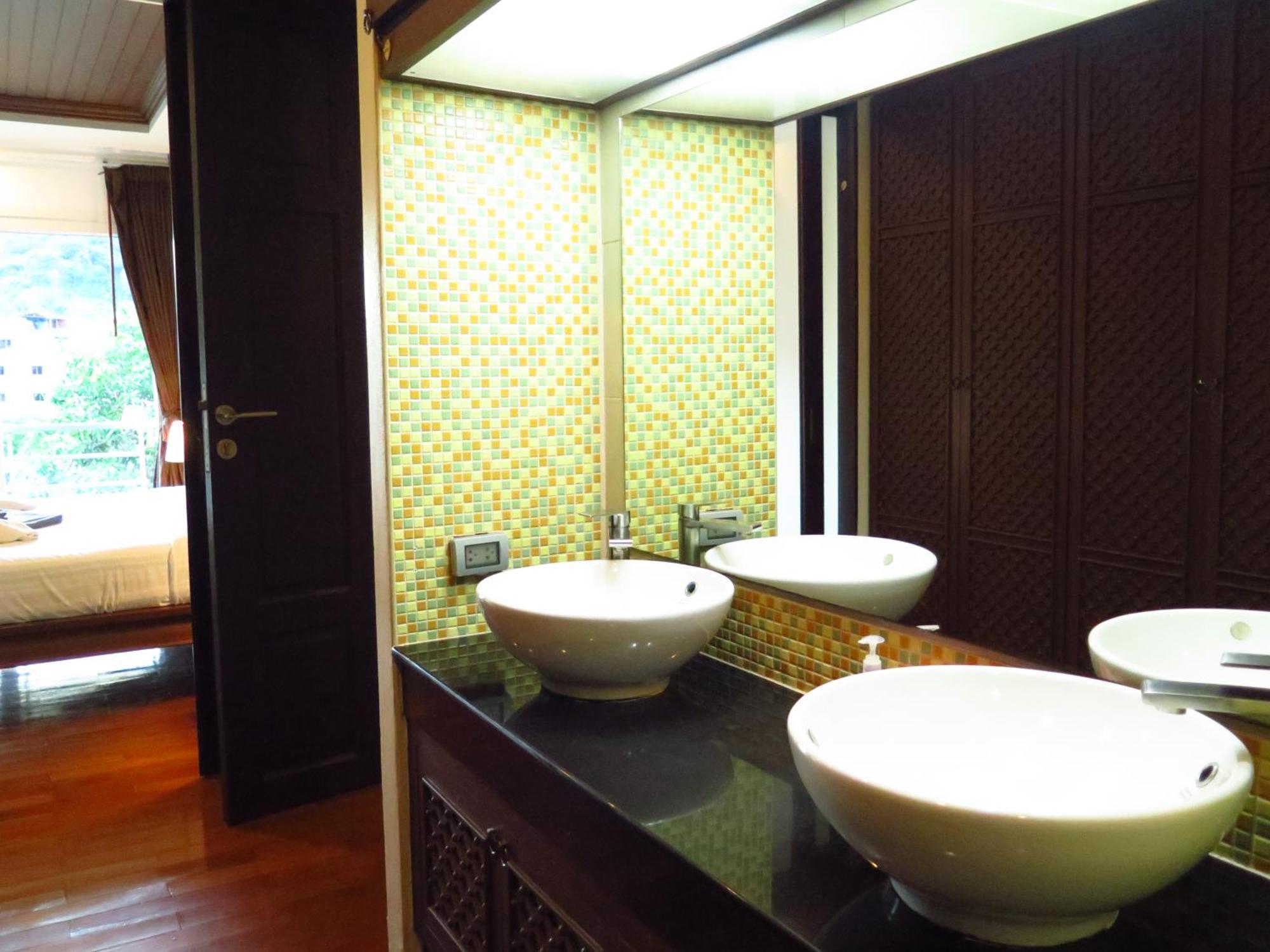 Holiday home 639 2 Bedroom Contemporary Teak Wood *