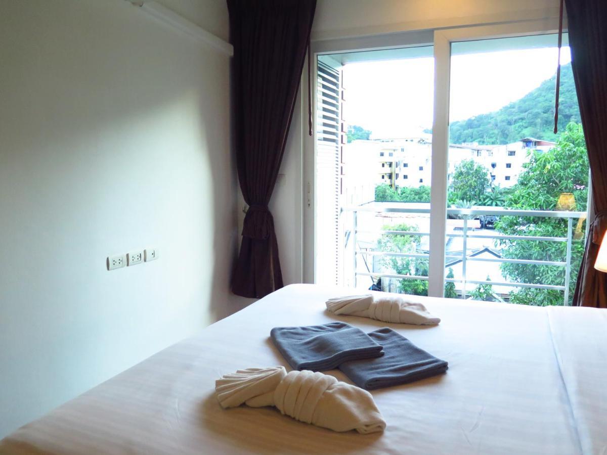 639 2 Bedroom Contemporary Teak Wood *