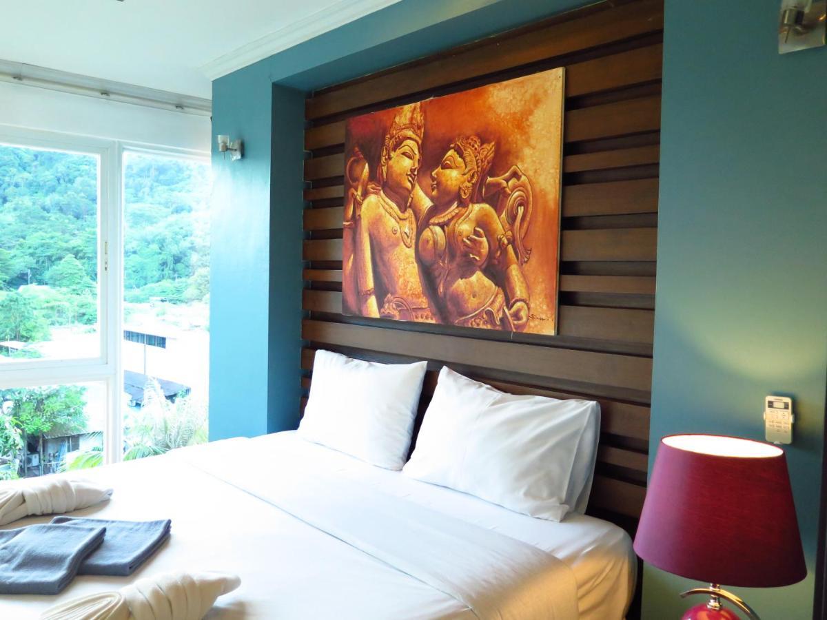 639 2 Bedroom Contemporary Teak Wood Patong