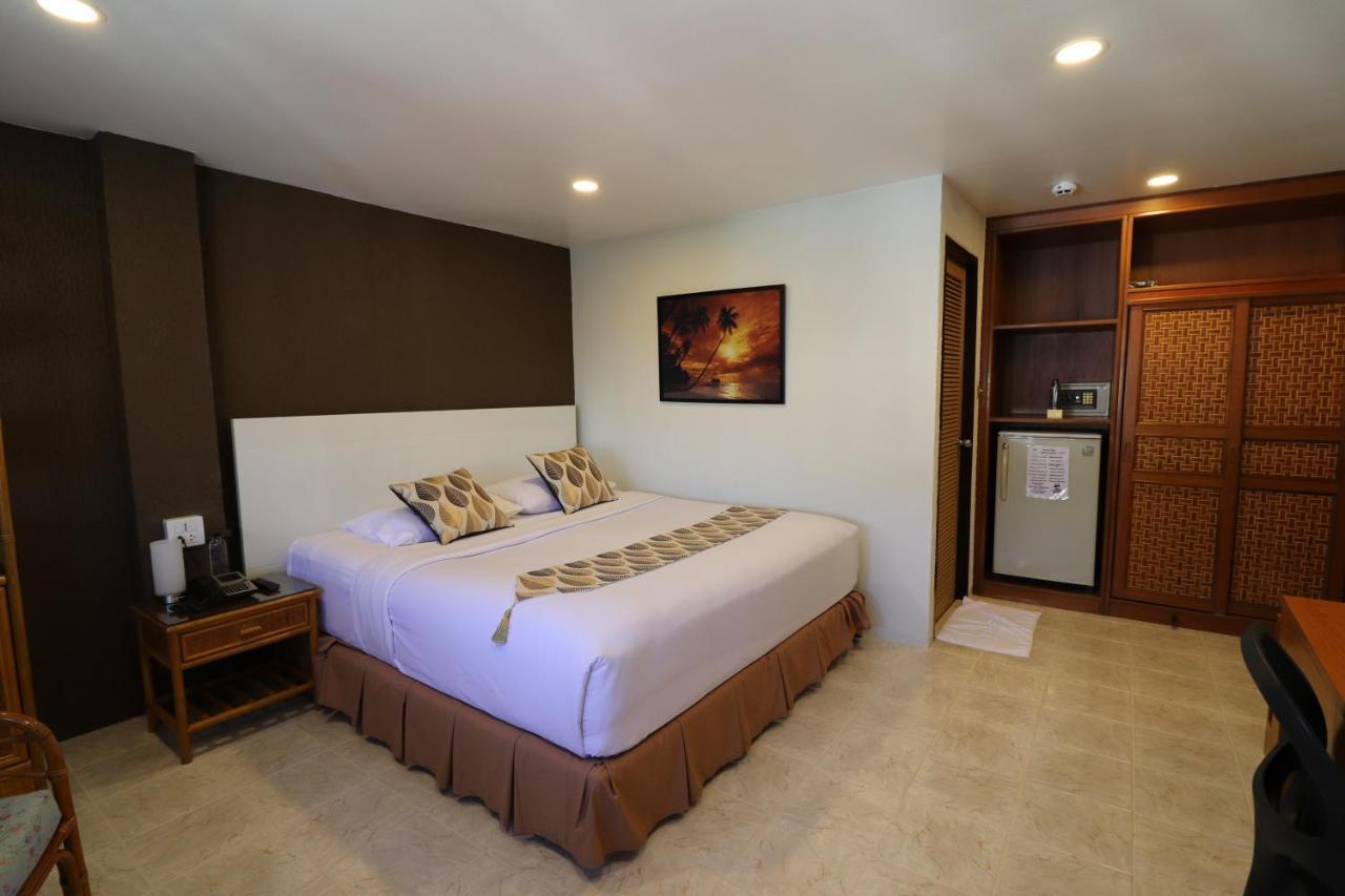 Summer Breeze Hotel