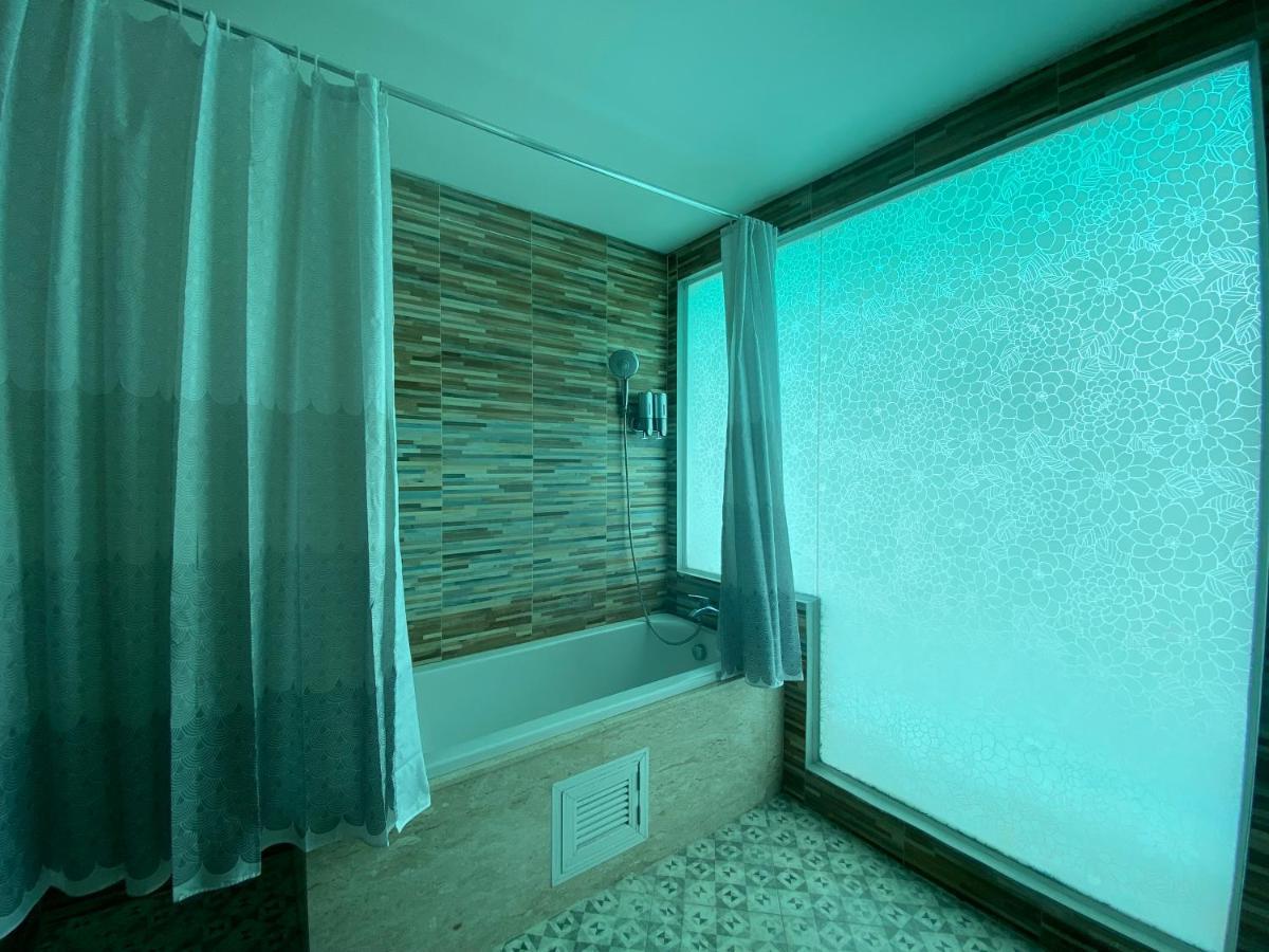 Hotel 77 & 3*
