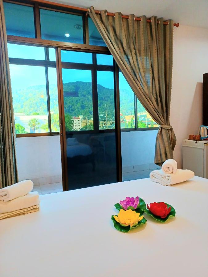Happy Holidays Hotel 3*