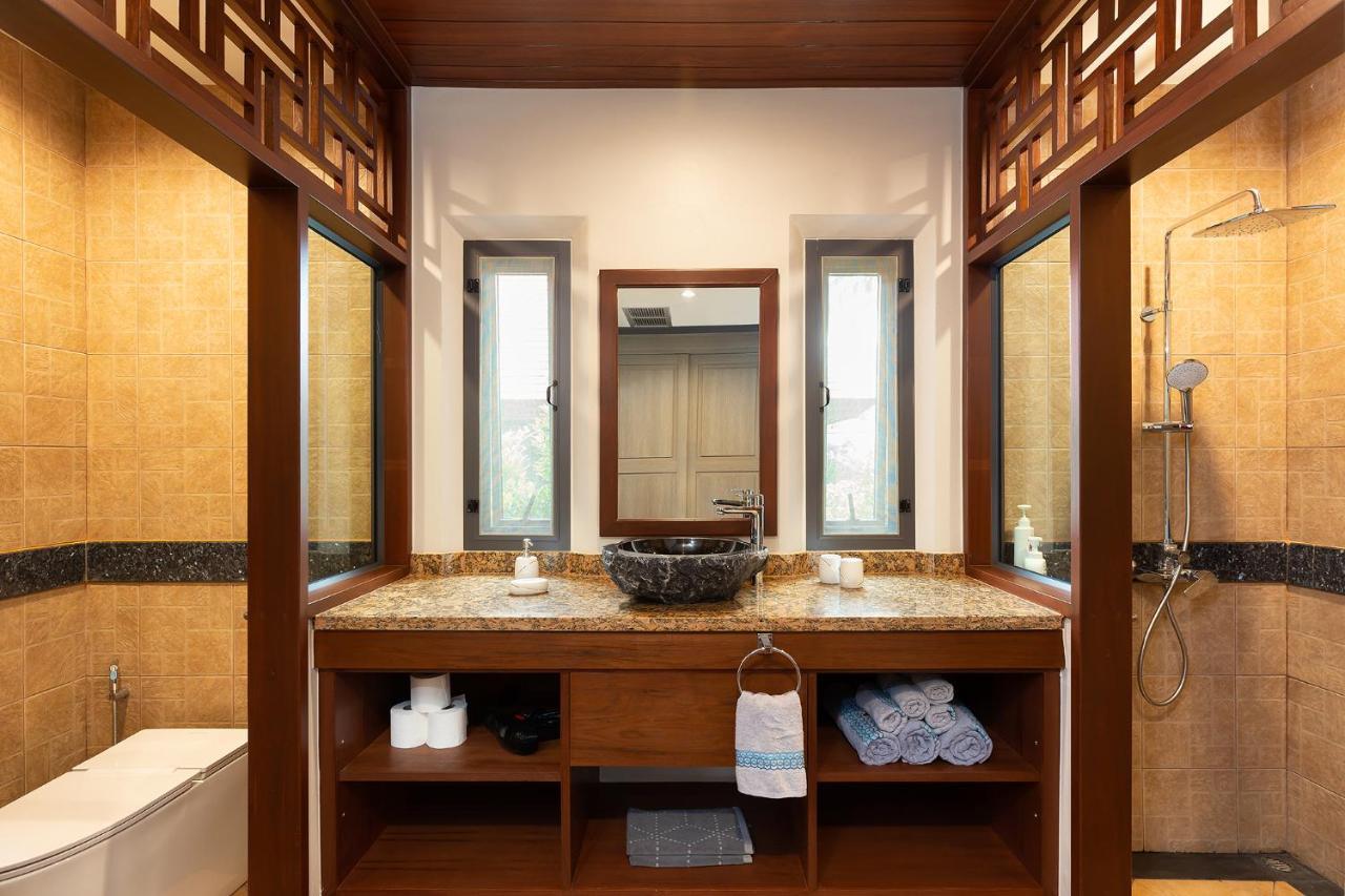 Villa Carlos, Luxury 7 Bdr Private Pool Villa, Baan Bua Nai Harn, Phuket