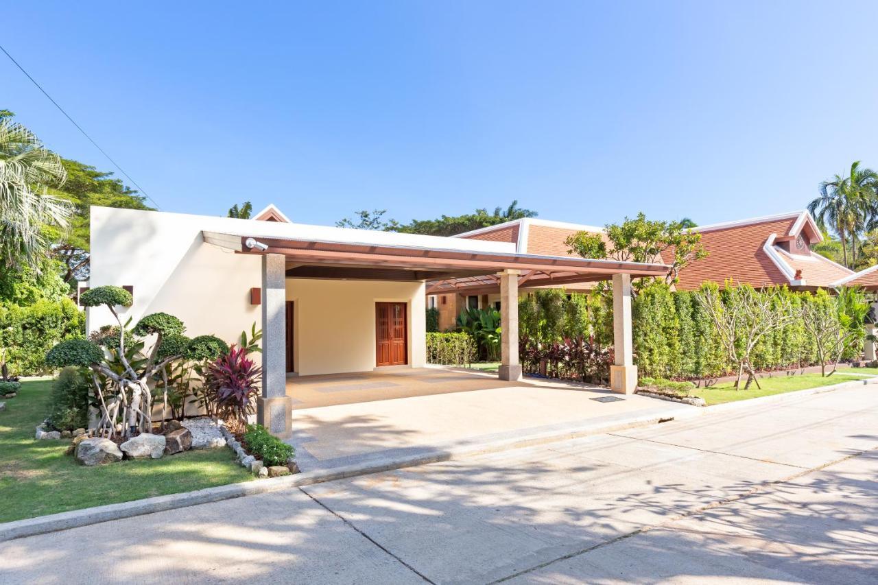 Carlos, Luxury 7 Bdr Private Pool Villa, Baan Bua Nai Harn, Phuket *