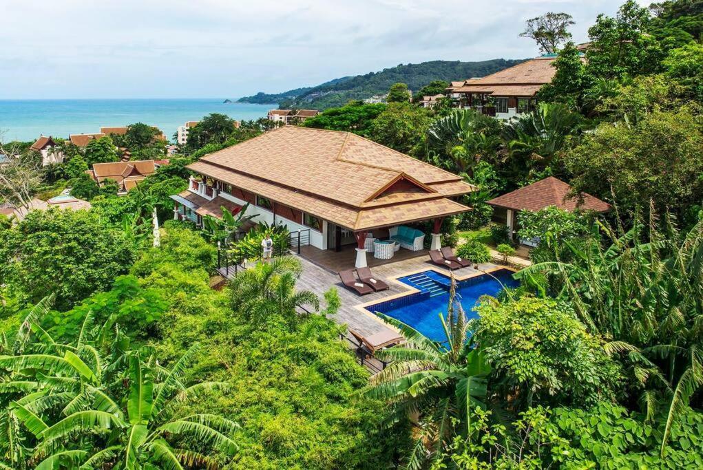 Villa 壮丽震撼的巴东海景豪华五卧室别墅 *