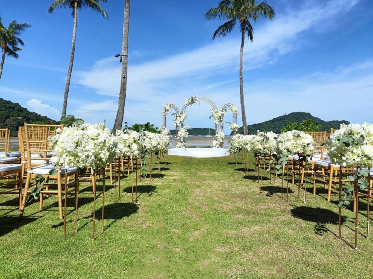 Resort Phuket Beachfront 5*