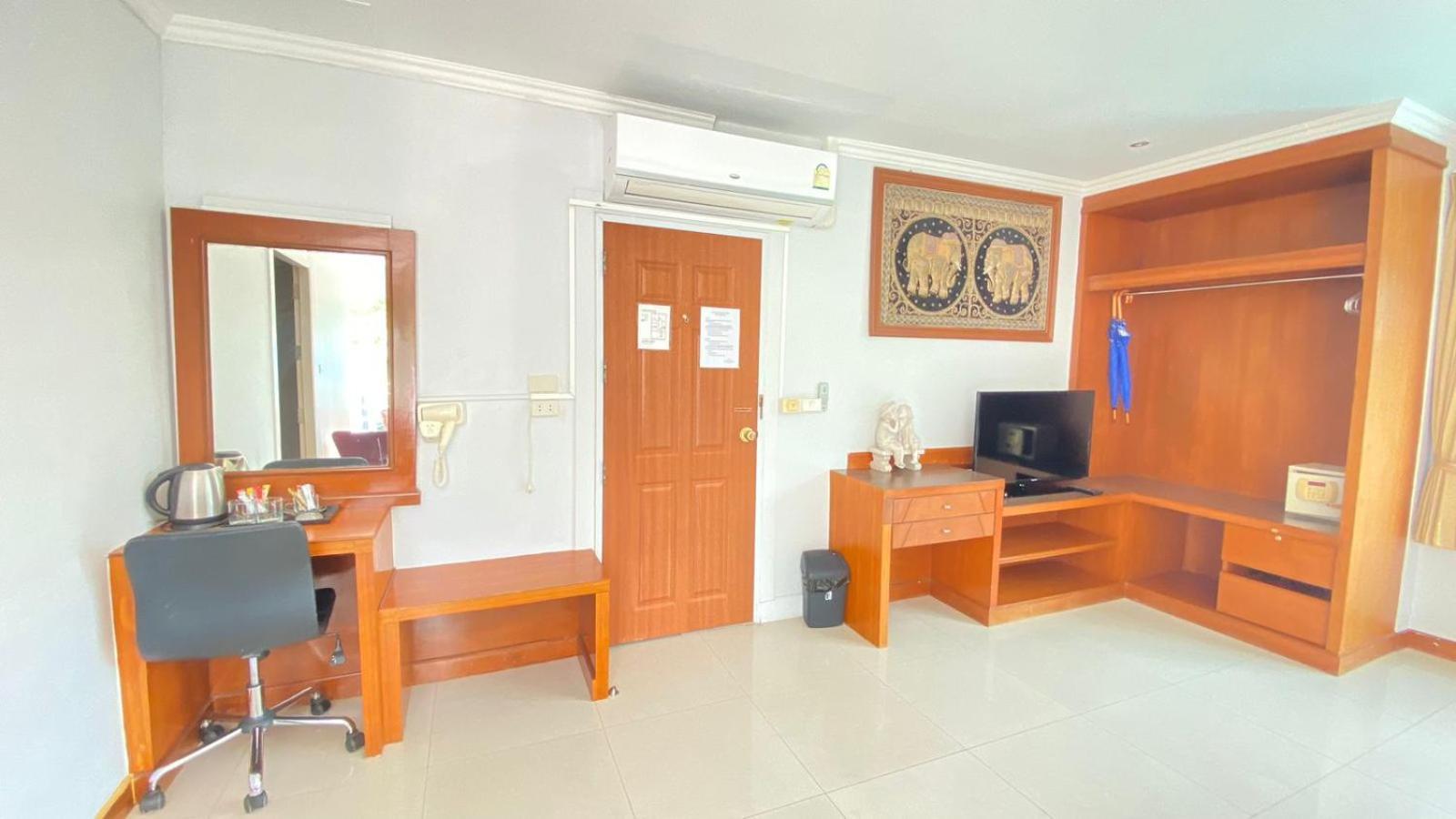 Sukcheewa Phuket 3*