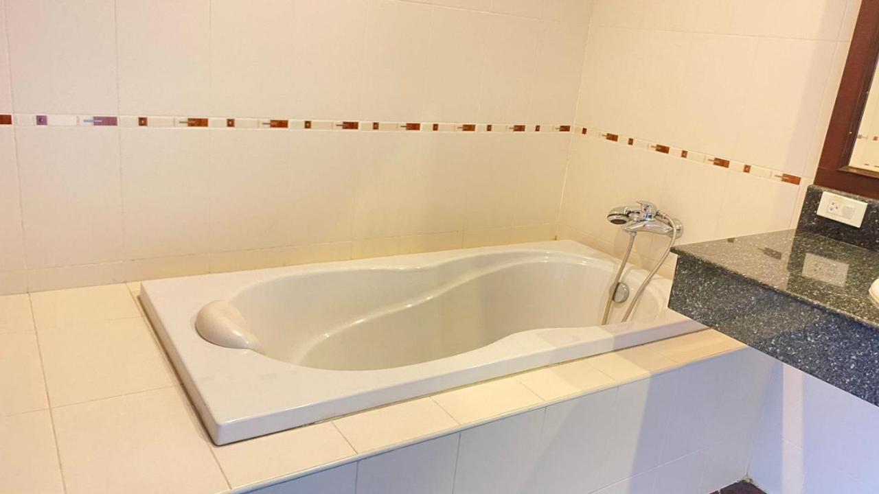 Sukcheewa Phuket 3*