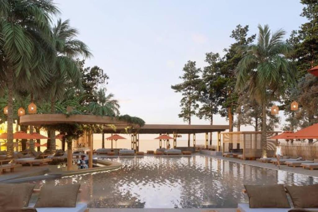 P15 Pool View