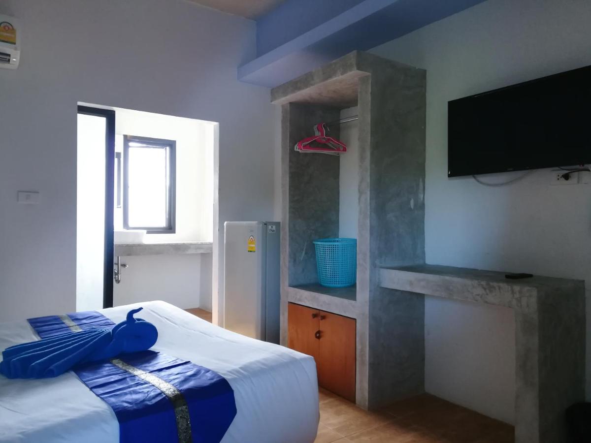 2 Hotel