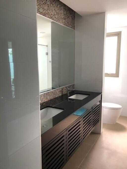 Apartment Regent : Beautiful Modern Close To *