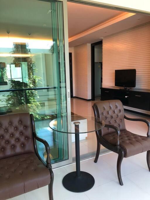 Regent : Beautiful Modern Close To *