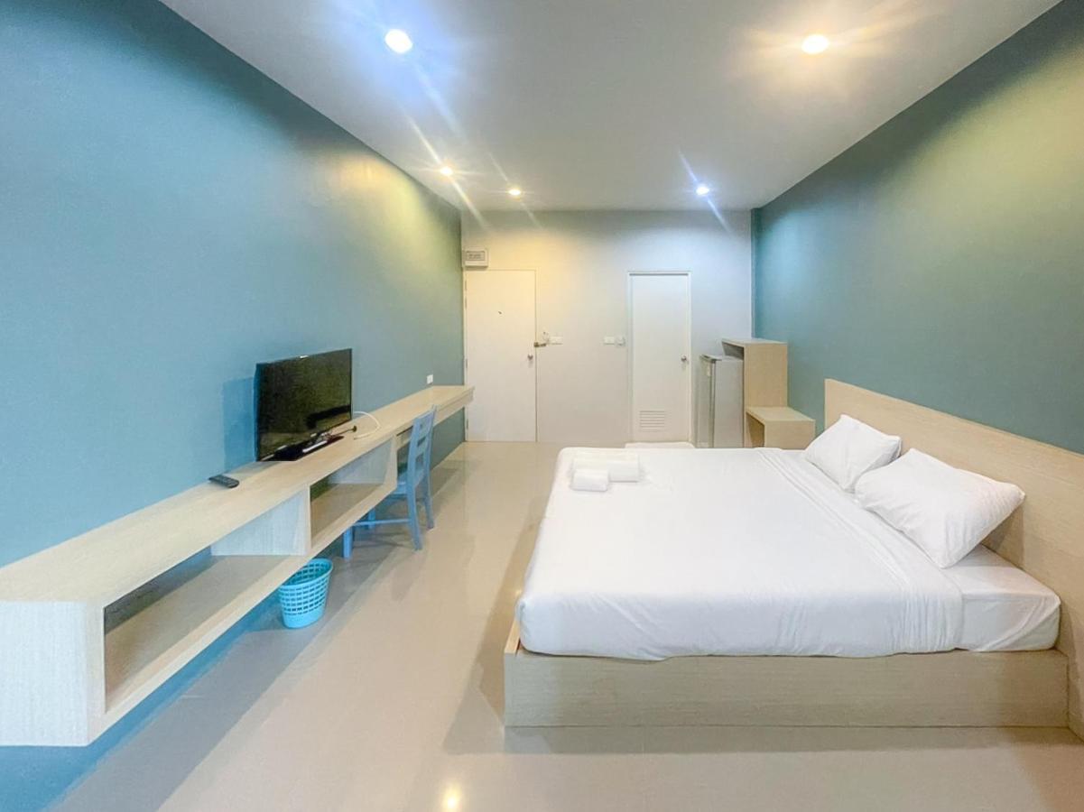 Hop On Phuket Guest house *