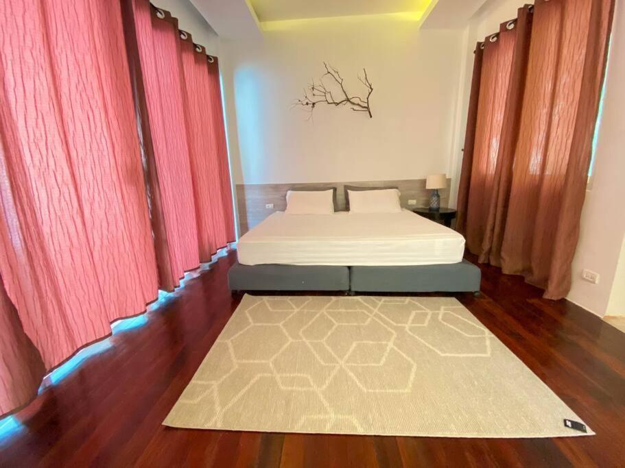 Villa 3 Bdr Pool 芭东3卧室泳池别墅 远海景