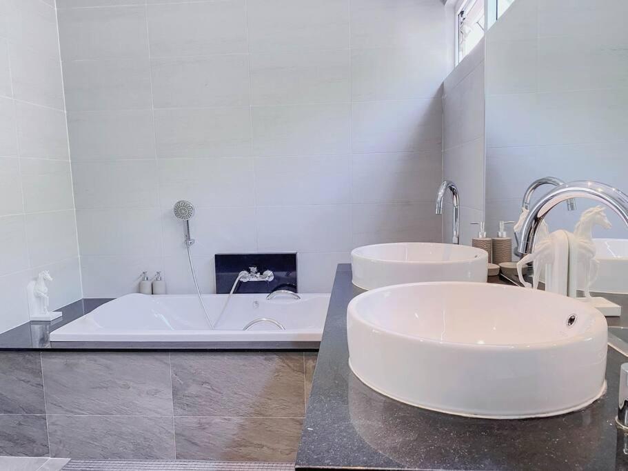 Villa 2bdr Pool 卡马拉山景泳池别墅 Strand Kamala
