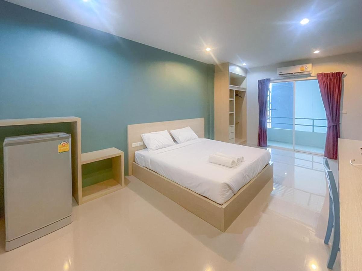 Hop On Phuket Guest house *