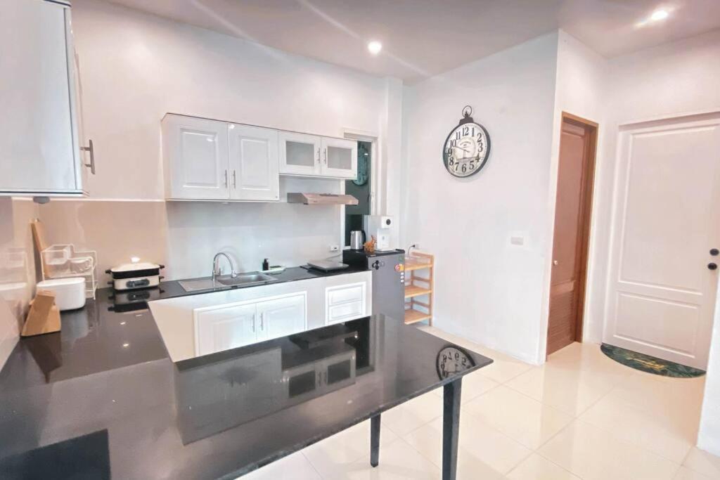 Villa 3 Bdr Pool 芭东3卧室泳池别墅 远海景