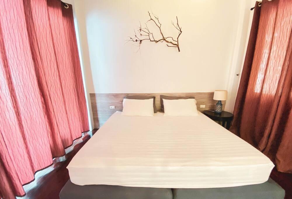 3 Bdr Pool 芭东3卧室泳池别墅 远海景 Villa