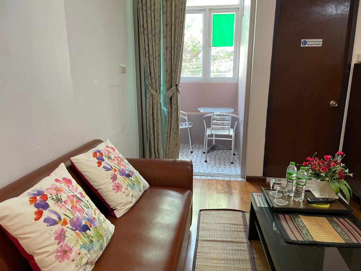 Nawaporn Place Hotel 2*