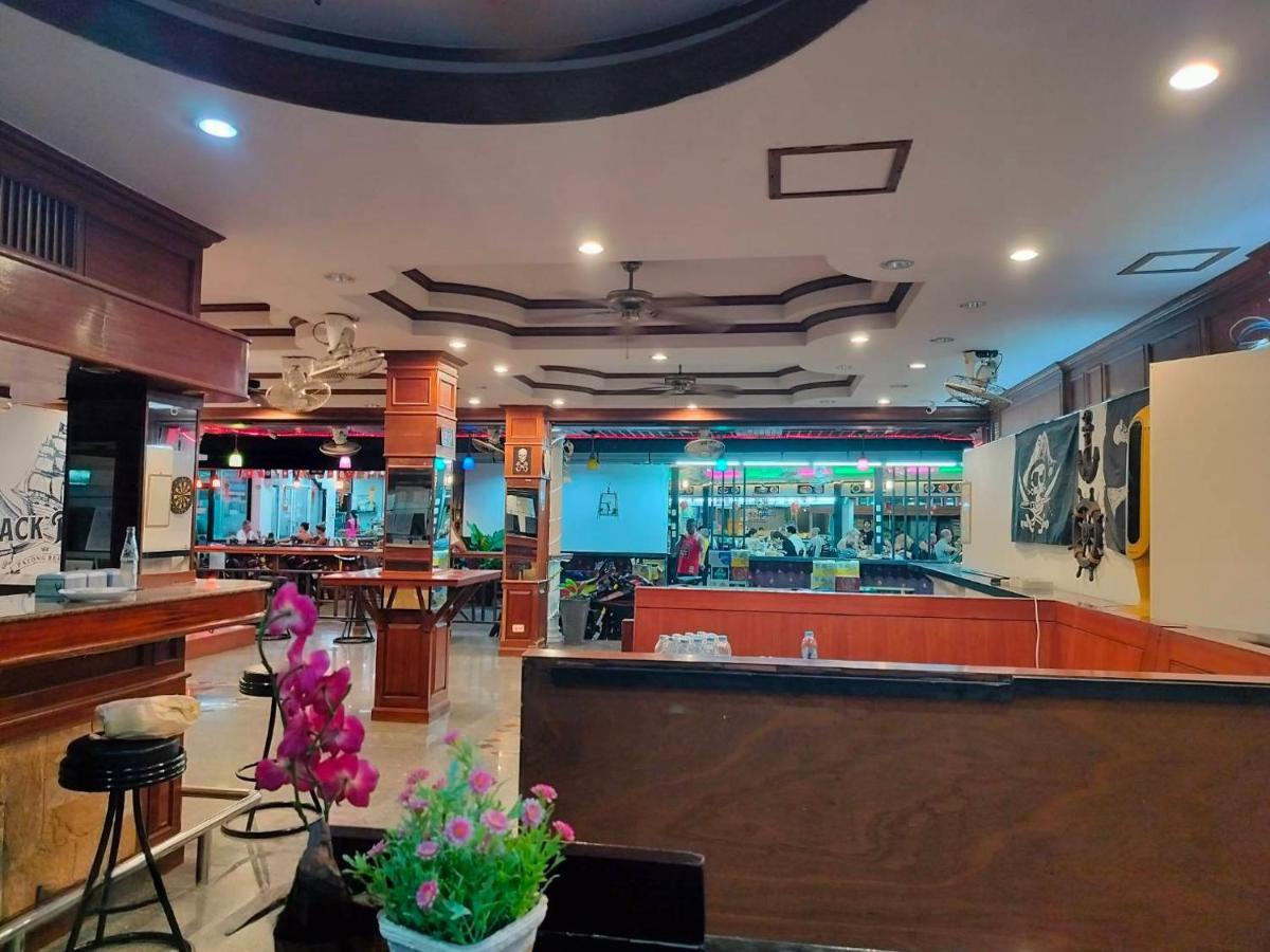 Hotel Black Pearl Patong Beachfront 3*
