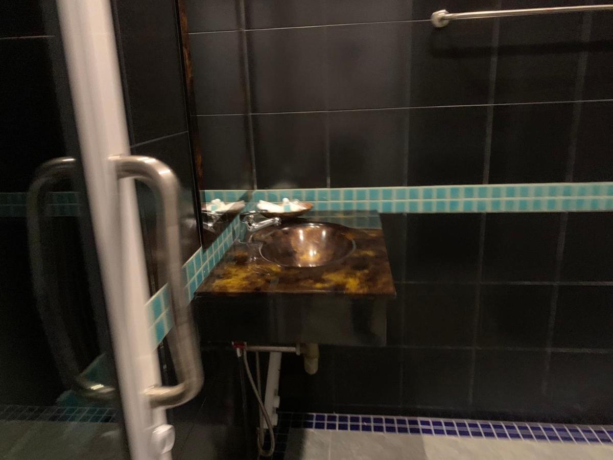Airport Hotel 3*