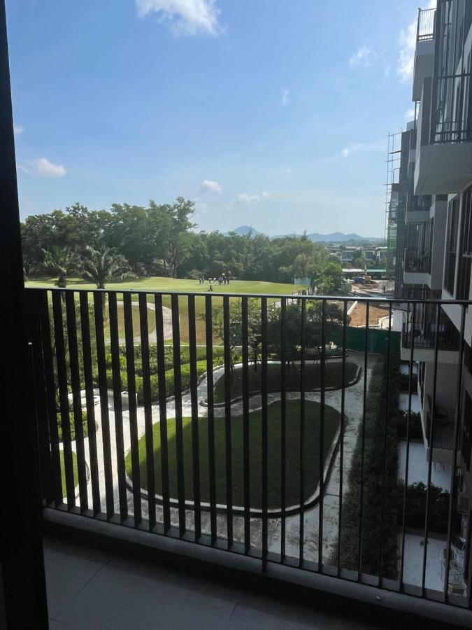 Apartment Modern Golf Course View In Sky Park Laguna *
